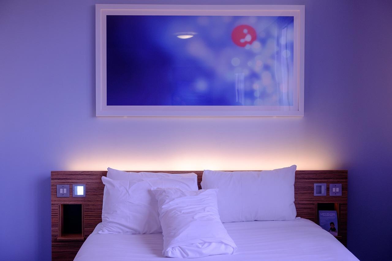 How to Incorporate Luxury Lighting into Minimalist Interiors,