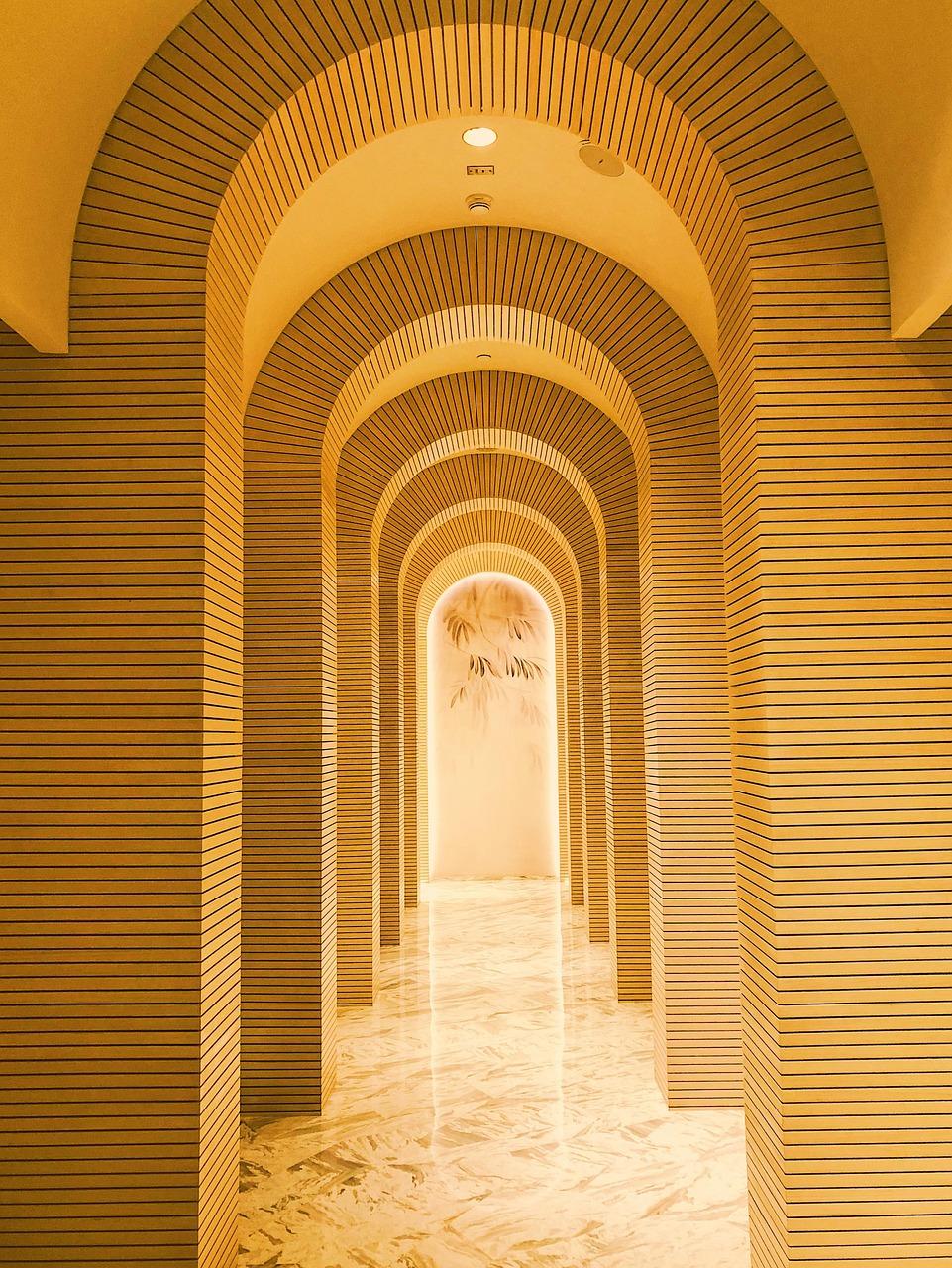 Curved and Geometric Designs in Modern Luxury Lighting,